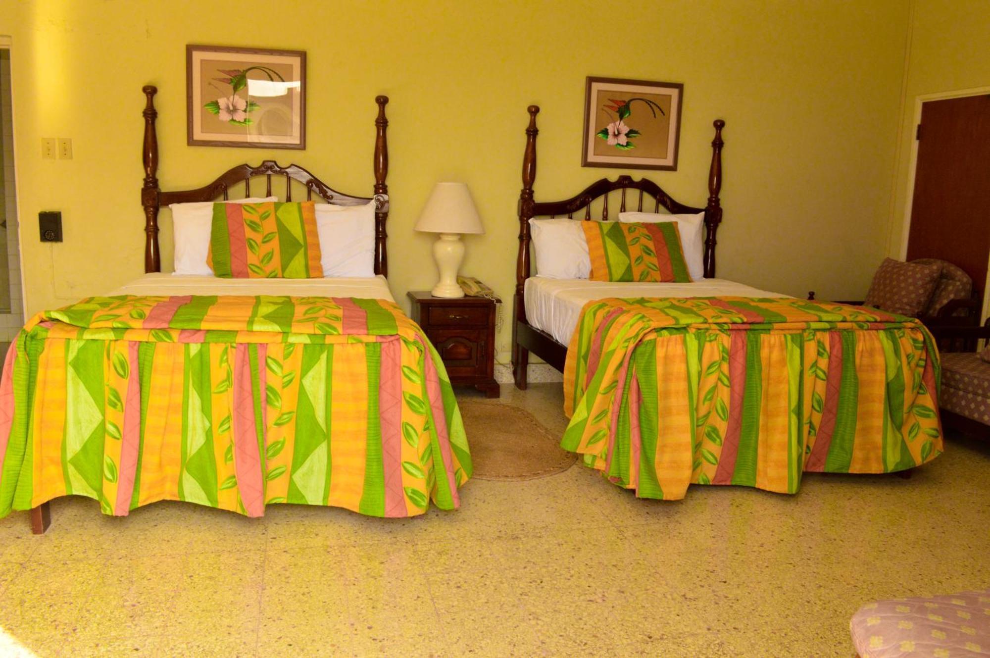 Sahara Dela Mer Inn Montego Bay Dış mekan fotoğraf